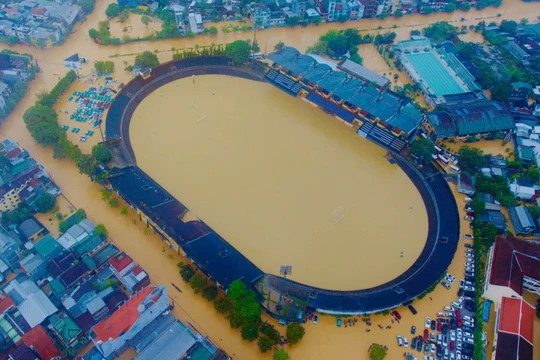 Hỗ trợ khẩn cấp cho Huế, Quảng Ngãi, Quảng Trị