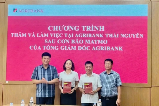 Điểm tựa vững chắc giúp khách hàng vực dậy sản xuất