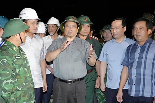 Bão số 5 nguy hiểm tương đương bão Yagi, Thủ tướng họp khẩn với các tỉnh miền Trung