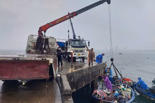 Ngư dân Đà Nẵng chủ động ứng phó với bão số 12