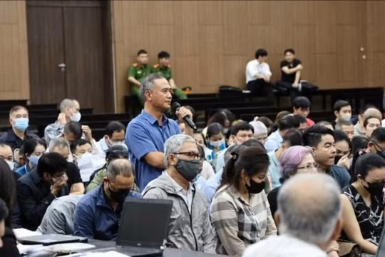 Cựu Bí thư TP Hòa Bình 74 lần đánh bạc, thua vẫn vay tiền để chơi tiếp