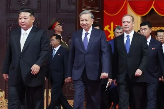 Tổng bí thư dự chương trình kỷ niệm 80 năm thành lập Đảng Lao động Triều Tiên