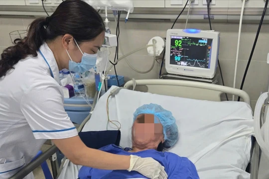 Uống nhầm methadone trong chai nước ngọt, cụ bà suýt tử vong