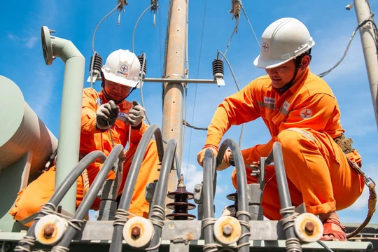 Đưa khoản lỗ gần 45.000 tỷ của EVN vào giá điện: "Không minh bạch, dân phản ứng là tất nhiên"