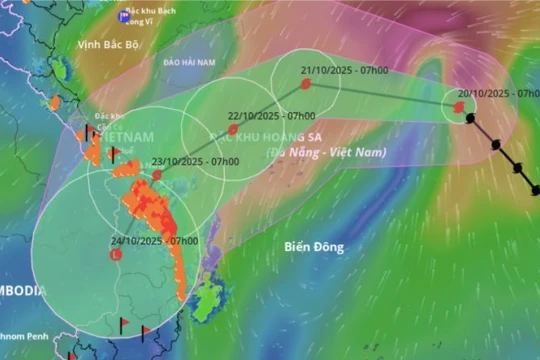 Miền Trung mưa rất lớn do bão Fengshen