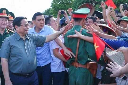 Thủ tướng: Khai thác cầu Phong Châu mới phải xứng đáng với mong mỏi và giọt nước mắt của người dân