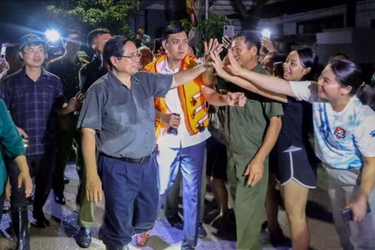 Thủ tướng thị sát điểm ngập sâu tại Hà Nội