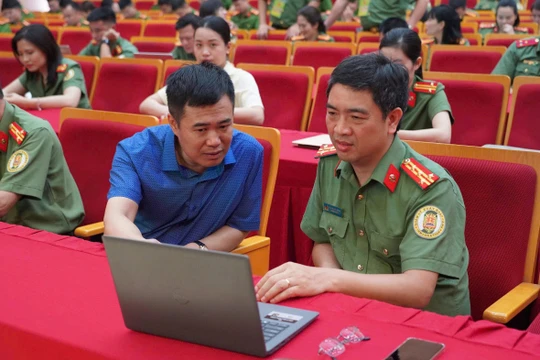 Kiểm tra kỹ năng ứng dụng AI của hơn 1.500 công an ở Hà Nội 