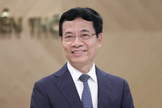 Bộ trưởng Nguyễn Mạnh Hùng nêu quan điểm Nhà nước phải bảo vệ các giá trị nhân văn, trong khi một xã hội cởi mở sẽ thúc đẩy sáng tạo và đối thoại.