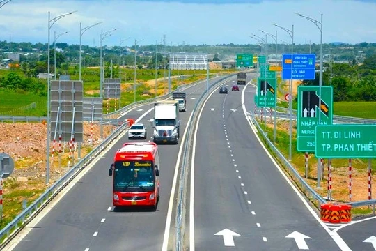 Đề xuất thu phí 6 tuyến cao tốc do Nhà nước đầu tư