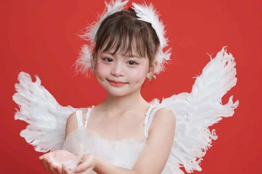 Vì sao bé gái 7 tuổi được mời hát cùng Mỹ Tâm tại quảng trường Ba Đình?