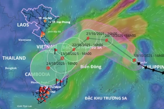 Bão Fengshen vào biển Đông, gió giật cấp 11