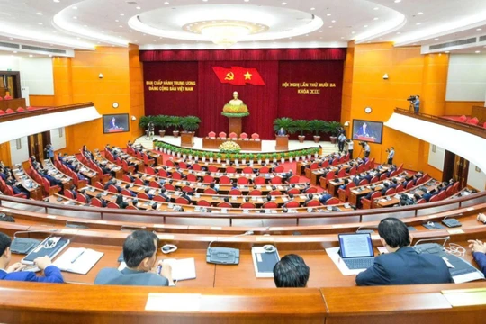 Thay thế ngay cán bộ yếu kém, đẩy mạnh thu hút và trọng dụng nhân tài