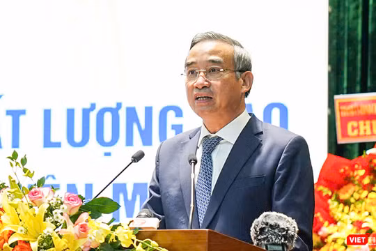 Chủ tịch UBND TP Đà Nẵng Lê Trung Chinh phát biểu tại Toạ đàm khoa học các nhiệm vụ, giải pháp phát triển nguồn nhân lực chất lượng cao đáp ứng yêu cầu phát triển của Đà Nẵng trong kỷ nguyên mới.