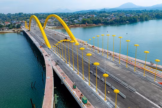 Dự án đường Nguyễn Hoàng và cầu vượt sông Hương. Ảnh: Giang Trần.