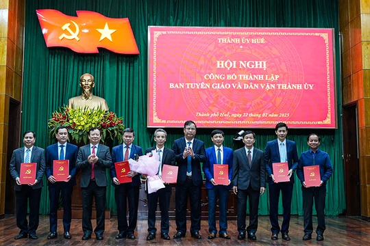 Hội nghị cũng thông qua quyết định điều động, bổ nhiệm hàng loạt nhân sự sau sắp xếp.