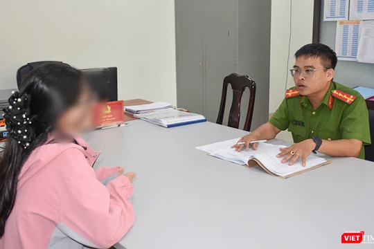 Nạn nhân trình báo sự việc với cơ quan công an. Ảnh CATP