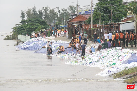 Bờ kè An Lương ở xã Duy Nghĩa sạt lở nghiêm trọng.