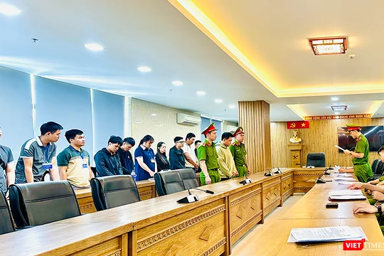 Công an Đà Nẵng tống đạt quyết định khởi tố vụ án, khởi tố 20 bị can.