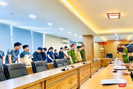 Công an Đà Nẵng tống đạt quyết định khởi tố vụ án, khởi tố 20 bị can.