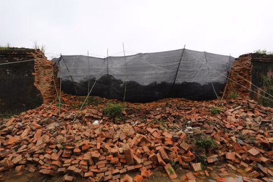 Hiện trường đoạn tường bao Hoàng thành Huế bị sập do mưa lũ. Ảnh PD.