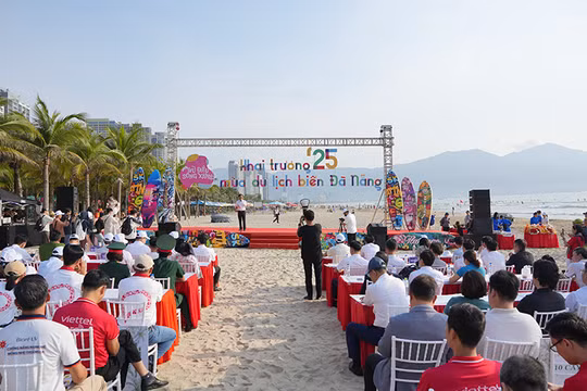 Với chủ đề “Vũ điệu sóng xanh”, chương trình khai trương mùa du lịch biển Đà Nẵng 2025 đã chính thức khai mạc với hàng loạt hoạt động đặc sắc tại các bãi biển du lịch TP.