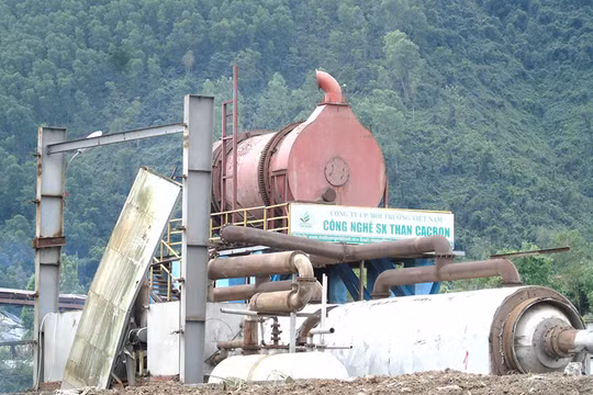 Khu xử lý rác thải tại bãi rác Khánh Sơn (Đà Nẵng) chỉ còn lại là khối động cơ xử lý rác cũ kỹ, gắn tên Công ty CP môi trường Việt Nam.