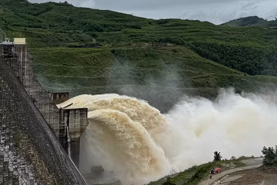 Các thủy điện lớn trên thượng nguồn sông Vu Gia - Thu Bồn (TP Đà Nẵng) đã phát đi thông báo vận hành hạ dần mực nước hồ thủy điện về cao trình mực nước đón lũ.