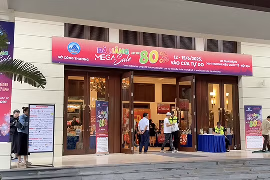 Ngày hội khuyến mại hàng hiệu Mega Sale lần đầu tiên được tổ chức tại Đà Nẵng.