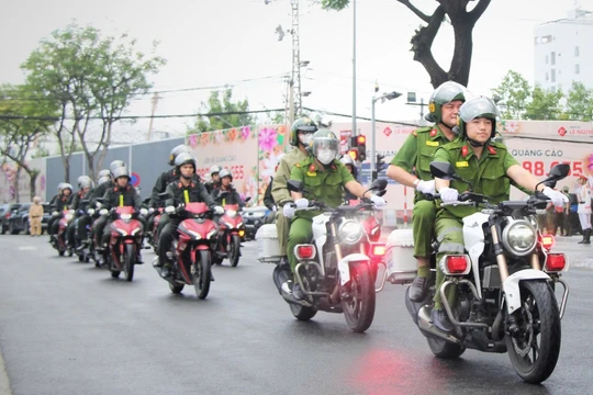Quang cảnh lễ ra quân cao điểm tấn công tội phạm của Công an TP Đà Nẵng.