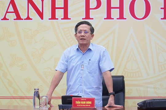 Phó Chủ tịch UBND thành phố Đà Nẵng Trần Nam Hưng yêu cầu theo dõi sát thực tế, chủ động cho học sinh nghỉ học theo phương án.