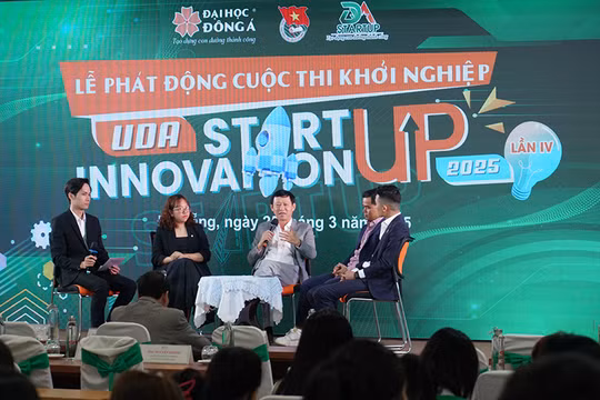 Các diễn giả, chuyên gia đối thoại tại chương trình khởi động cuộc thi khởi nghiệp sinh viên “UDA Startup Innovation 2025”.