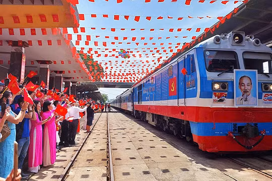 Tái hiện khoảnh khắc lịch sử 2 đoàn tàu Thống Nhất hội ngộ tại Đà Nẵng