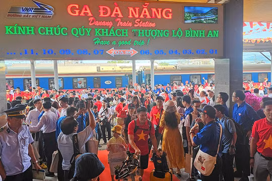 Du khách đến Đà Nẵng trong dịp lễ 30/4-1/5 bằng đường sắt tăng mạnh do chất lượng được cải thiện và nhiều dịch vụ hấp dẫn.