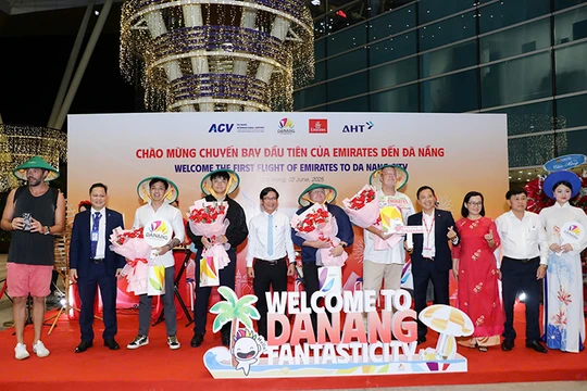 Đà Nẵng đón chuyến bay đầu tiên mang số hiệu EK370 từ Dubai đến Đà Nẵng.