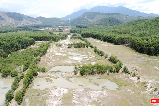 Hiện trạng mỏ khai thác đất trên địa bàn Đà Nẵng chưa hoàn thổ gây ảnh hưởng đến môi trường.