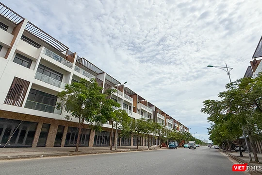 Cận cảnh khu shophouse ở Đà Nẵng vắng chủ nhà lẫn người thuê.