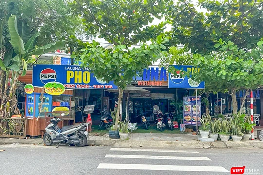 Bất chấp tối hậu thư, nhà hàng xây dựng trái phép này vẫn ngang nhiên hoạt động, thách thức luật pháp gần 2 tháng qua.