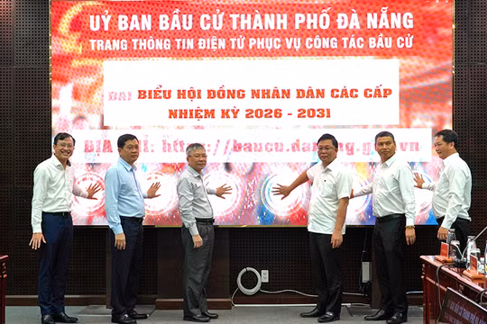 Đà Nẵng chính thức đưa Trang tin điện tử của Ủy ban bầu cử thành phố vào vận hành. Ảnh Mai Chi.