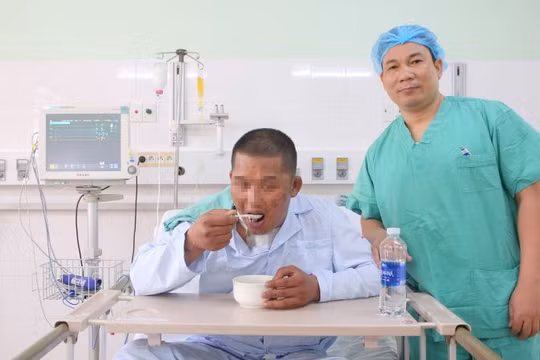 Bệnh nhân C. đã có những dấu hiệu phục hồi tốt sau ca phẫu thuật. Ảnh BVCC.