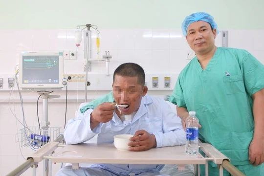 Bệnh nhân C. đã có những dấu hiệu phục hồi tốt sau ca phẫu thuật. Ảnh BVCC.