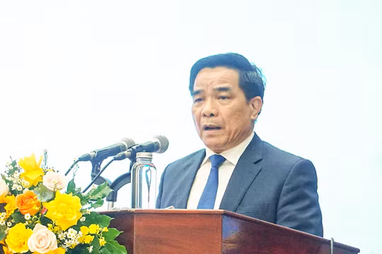 Ông Lê Văn Dũng, Chủ tịch UBND tỉnh Quảng Nam phát biểu tại lễ kỷ niệm 100 năm Ngày báo chí cách mạng Việt Nam do tỉnh Quảng Nam tổ chức, diễn ra chiều 16/6.