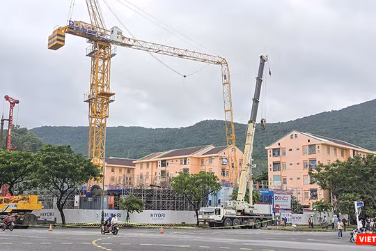 Hiện trường vụ sập cần cẩu tháp tại công trình Dự án Hiyori Aqua Tower (Đà Nẵng).