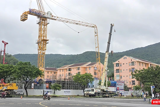 Hiện trường vụ sập cần cẩu tháp tại công trình Dự án Hiyori Aqua Tower (Đà Nẵng).