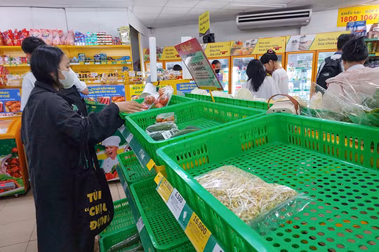 Siêu thị mini ở Đà Nẵng "cháy hàng" rau xanh.