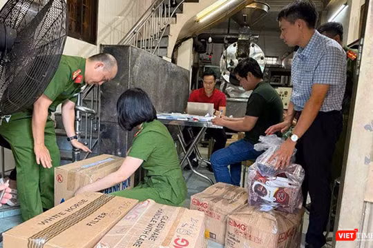 Lực lượng chức năng Đà Nẵng kiểm tra, xử lý cơ sở kinh doanh hàng giả, hàng kém chất lượng.