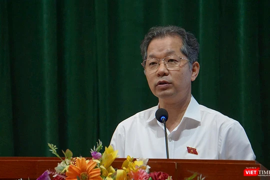 Ông Nguyễn Văn Quảng, Bí thư Thành ủy, Trưởng đoàn ĐBQH TP Đà Nẵng phát biểu tại buổi tiếp xúc cử tri các phường Thanh Khê, Hòa Khánh, Liên Chiểu diễn ra sáng 4/7.