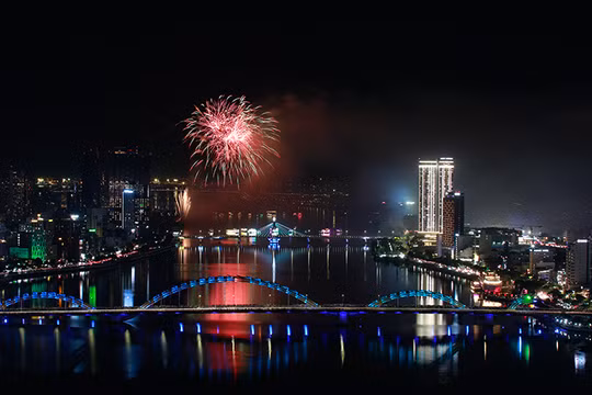 DIFF 2025 là kỳ lễ hội pháo hoa quốc tế dài nhất sau 13 lần tổ chức, có số lượng đội tham dự nhiều nhất là 10 đội đến từ 3 châu lục, sử sụng 65.000 quả pháo… đem lại doanh thu hơn 5.600 tỷ đồng.