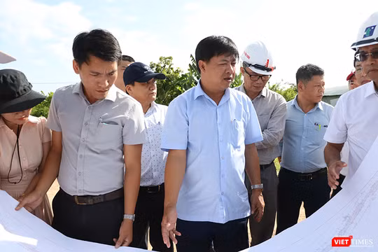 Ông Lương Nguyễn Minh Triết, Chủ tịch UBND TP Đà Nẵng trong chuyến kiểm tra dự án đường vành đai phía Bắc tỉnh Quảng Nam (cũ) và cầu Quảng Đà.