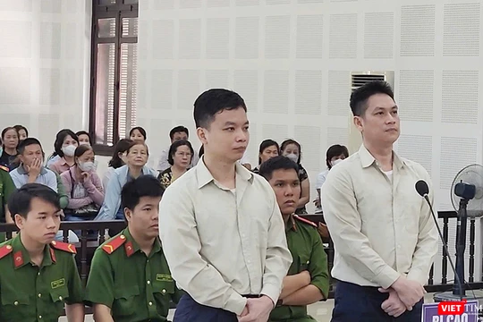 Bị cáo Lê Trọng Linh (36 tuổi, quê Thanh Hóa) và Trương Quốc Thái (39 tuổi, quê Bến Tre) tại toà.